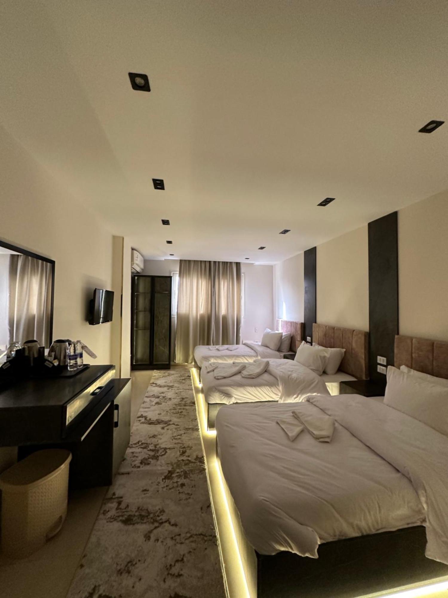 Nocleg ze śniadaniem Crowne Pyramids View *