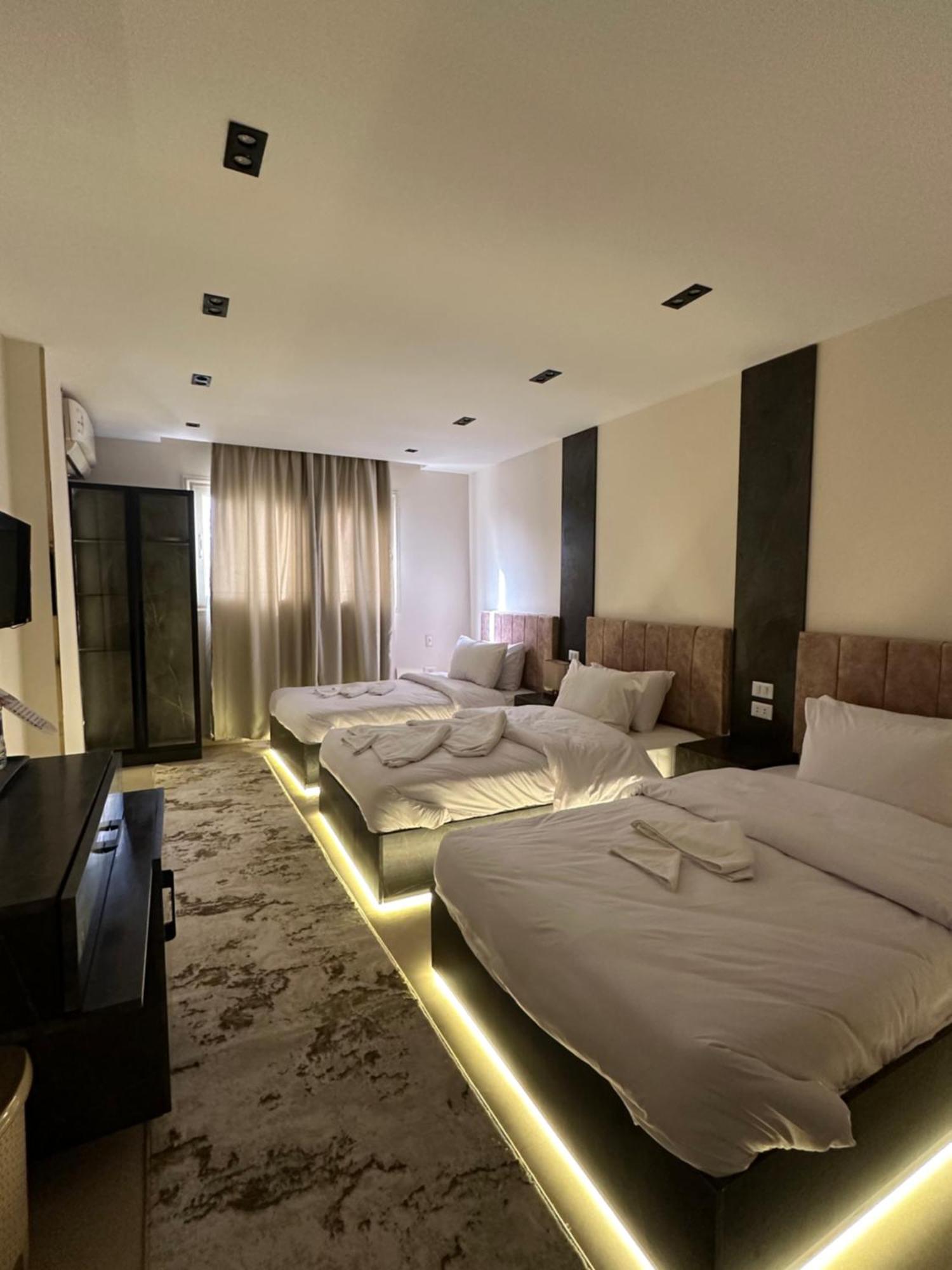 Nocleg ze śniadaniem Crowne Pyramids View