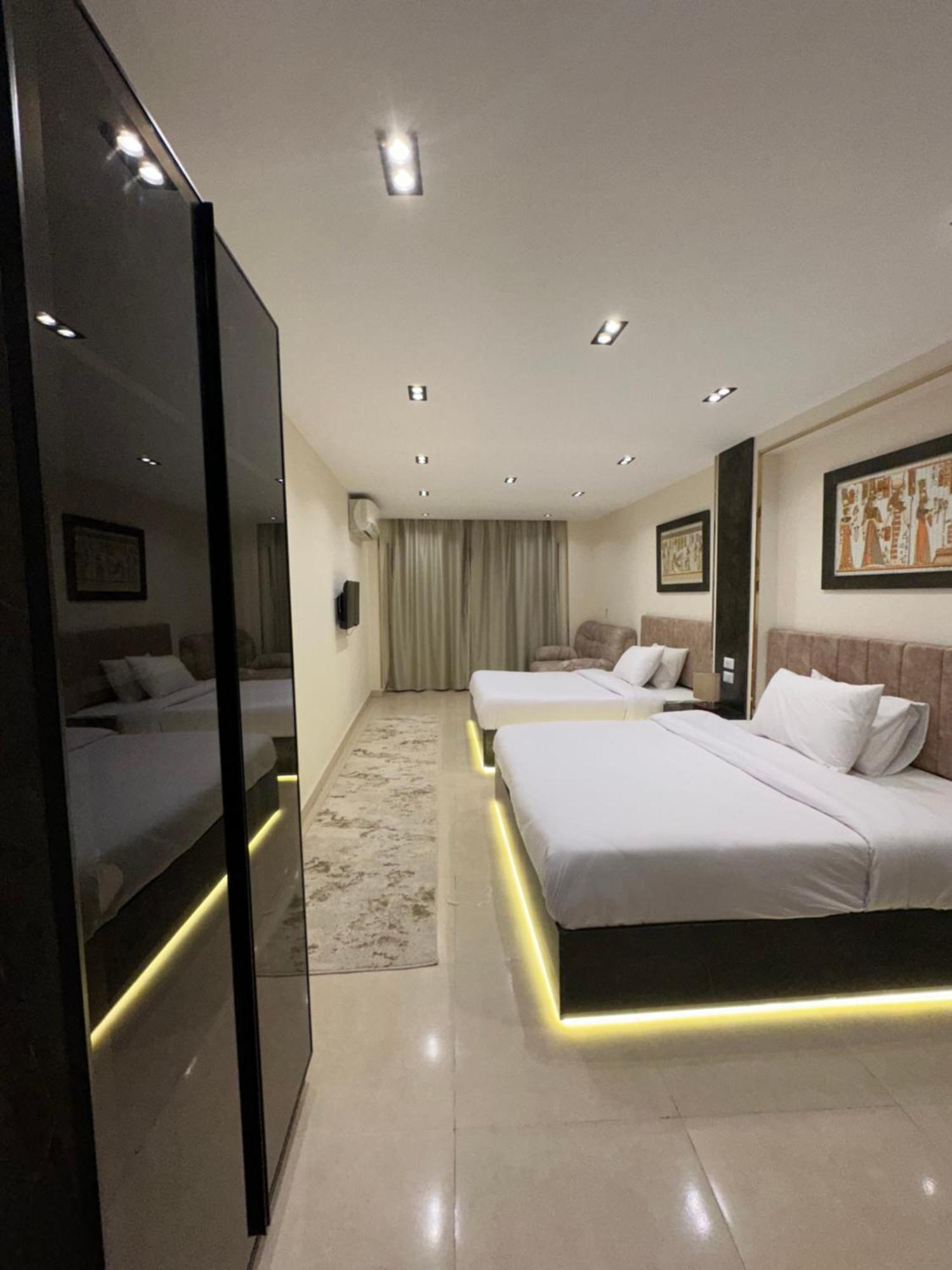 Crowne Pyramids View