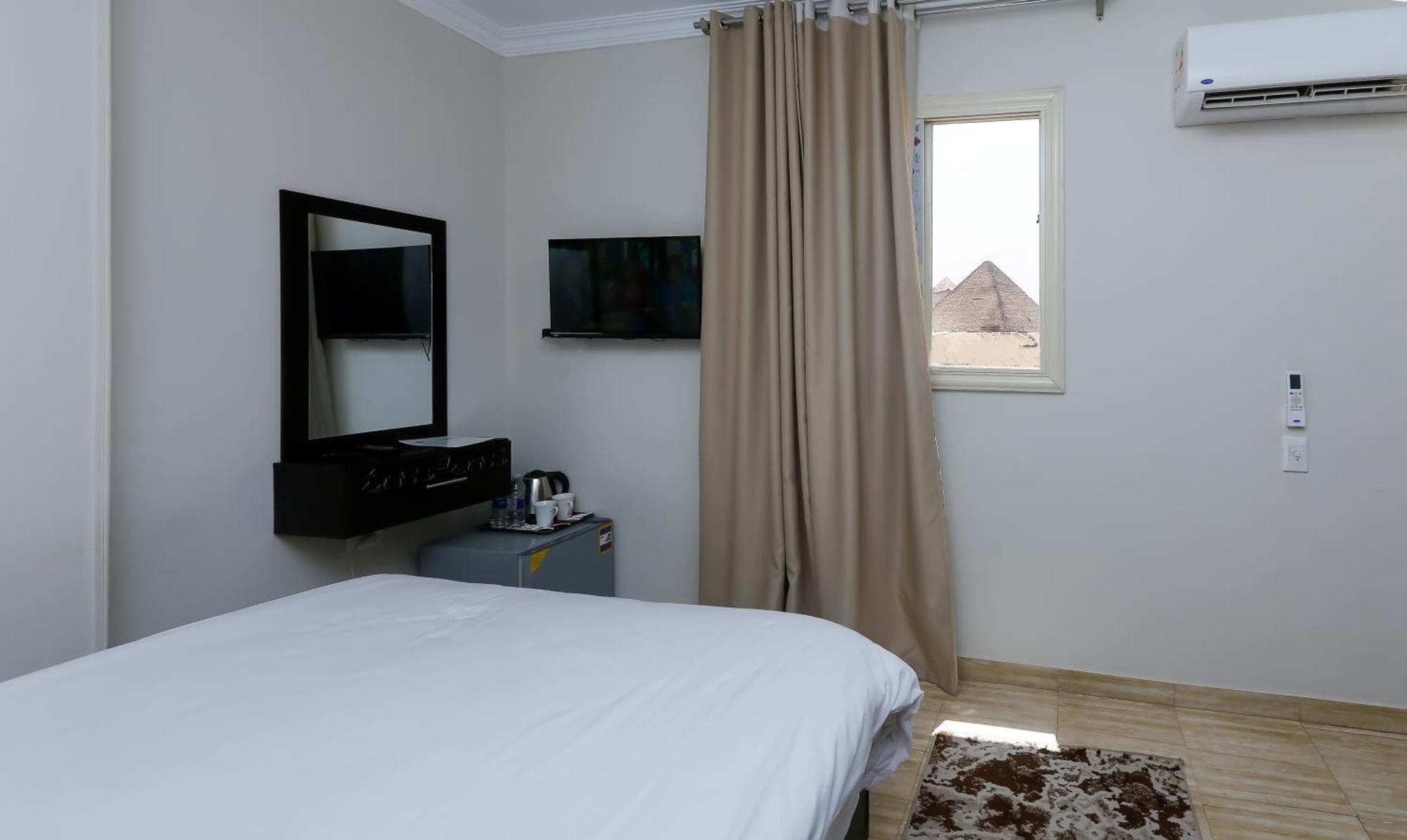 Nocleg ze śniadaniem Crowne Pyramids View