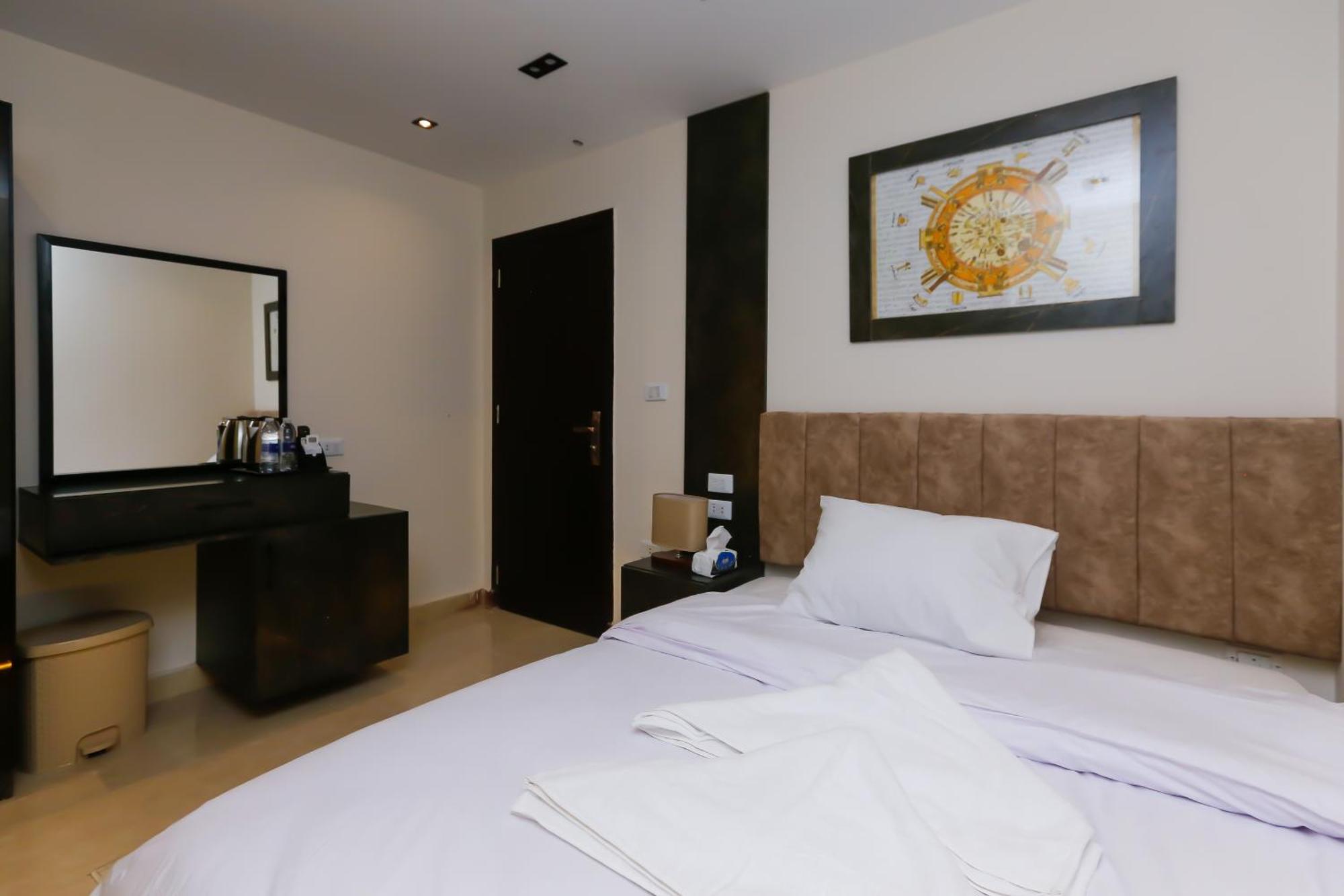 Crowne Pyramids View Oda ve Kahvaltı Nazlet el-Sîsi
