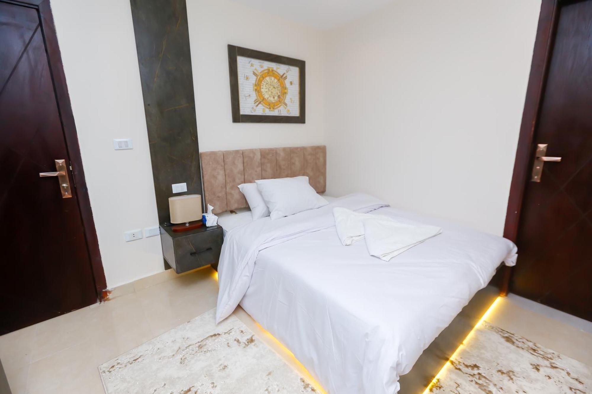 Crowne Pyramids View Oda ve Kahvaltı Nazlet el-Sîsi
