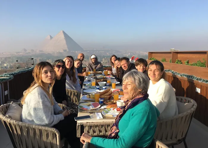 Crowne Pyramids View Inn