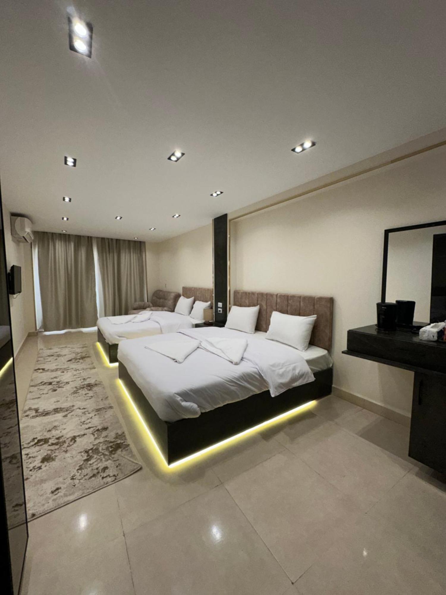Couette-café Crowne Pyramids View *