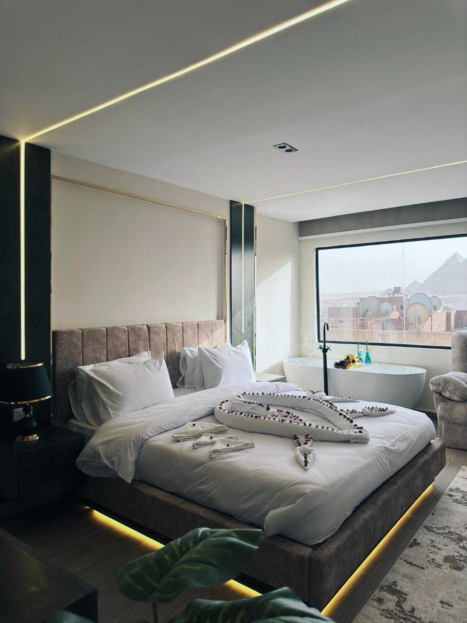 Crowne Pyramids View Couette-café *