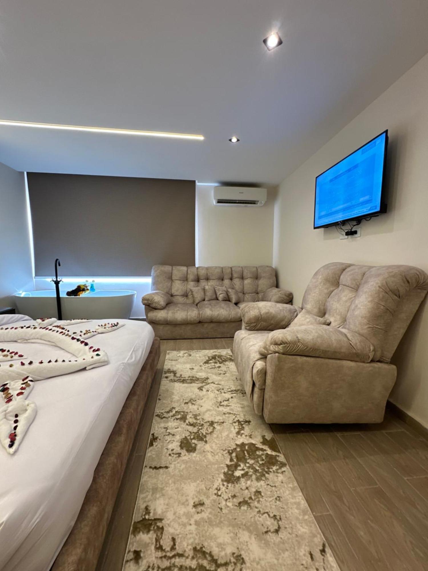 Crowne Pyramids View