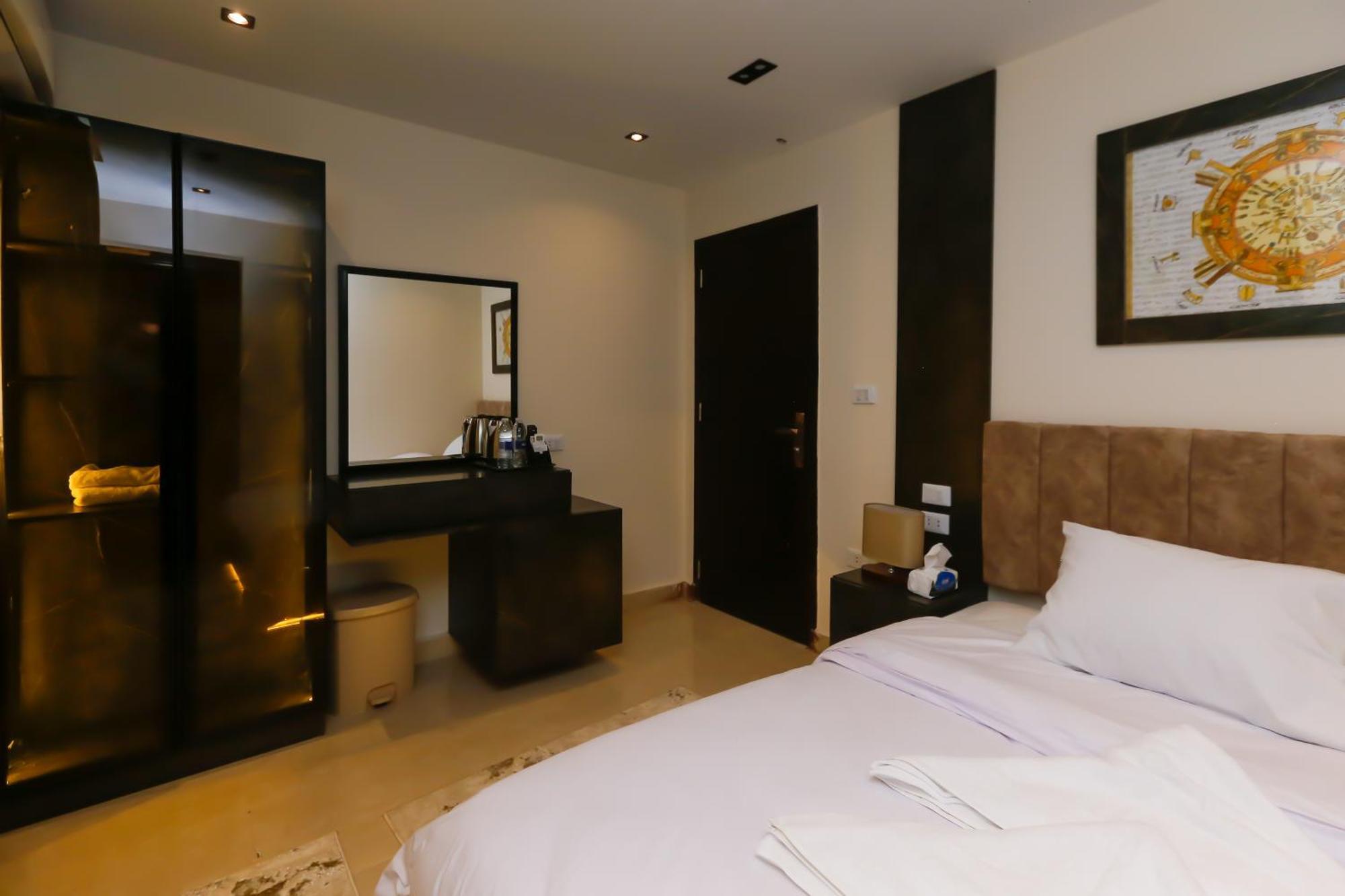 Couette-café Crowne Pyramids View *