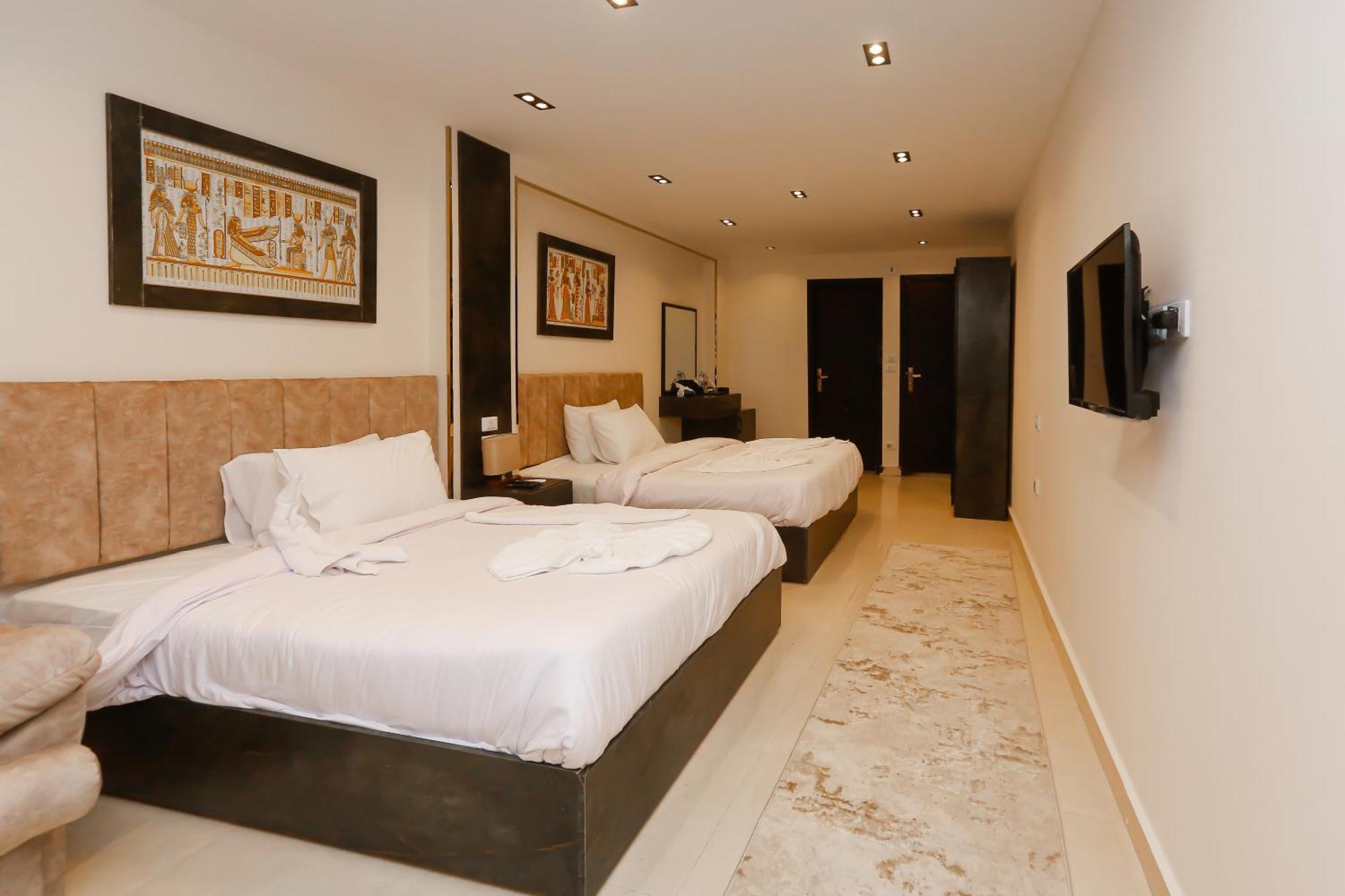 Couette-café Crowne Pyramids View *